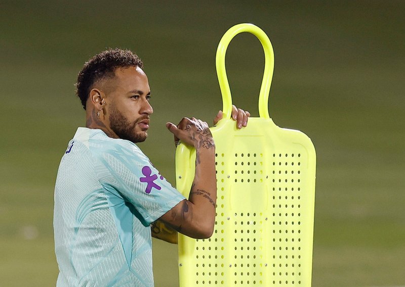 Neymar jednom objavom izazvao kaos, u cijelu priču uključio se suigrač iz reprezentacije, a padaju i ružne riječi