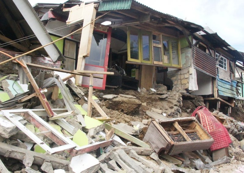 Počelo čišćenje nakon smrtonosnog potresa u Indoneziji