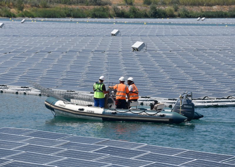 Možda će ovakve solarne farme plutati i Jadranom: Bolje su od vjetroelektrana, otporne na valove i vjetar, a i jeftine