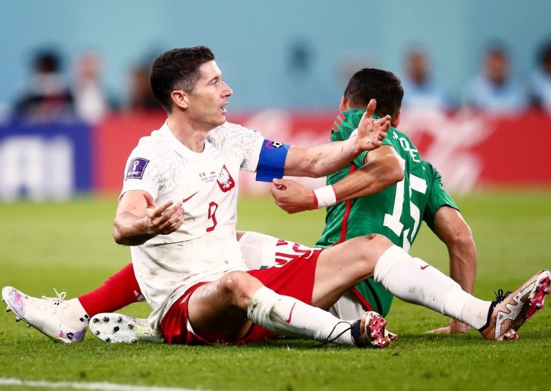 [FOTO] Robert Lewandowski zapucao penal za pobjedu Poljaka, ali Meksiko je pokazao puno više