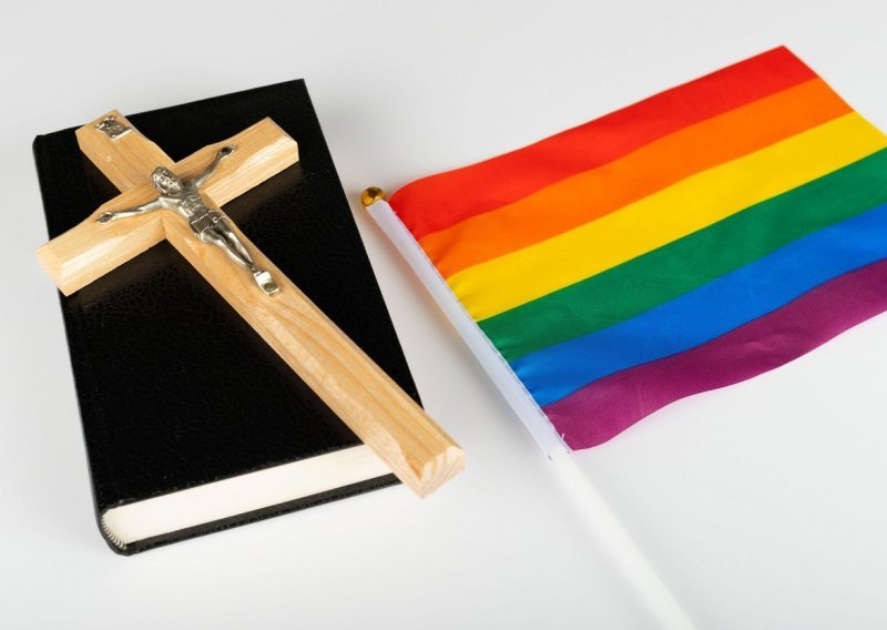 Njemačka katolička crkva izmijenila radni zakon nakon što je 125 njihovih zaposlenika javno priznalo da su homoseksualci