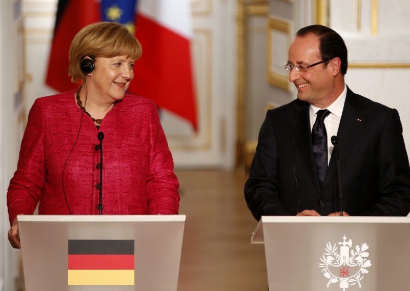Merkel zamijenila Hollandea za Mitterranda