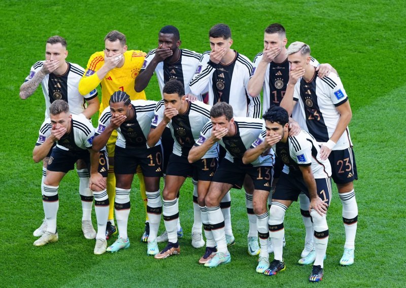 Kakva moćna fotografija! Nijemci prkose Fifi i Katru, evo što su izveli uoči same utakmice s Japanom