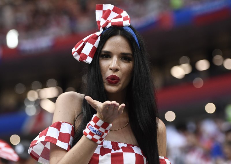 Najpoznatija hrvatska navijačica glavna je tema svjetskih medija zbog izgleda, ali i izjave da je organizacija u Katru - 'katastrofa'