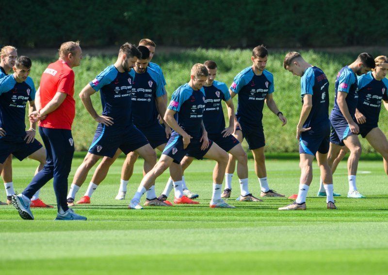 [VIDEO/FOTO] Vatreni trenirali odvojeno; neki imali puni trening, neki nizali krugove, a neki bili u teretani