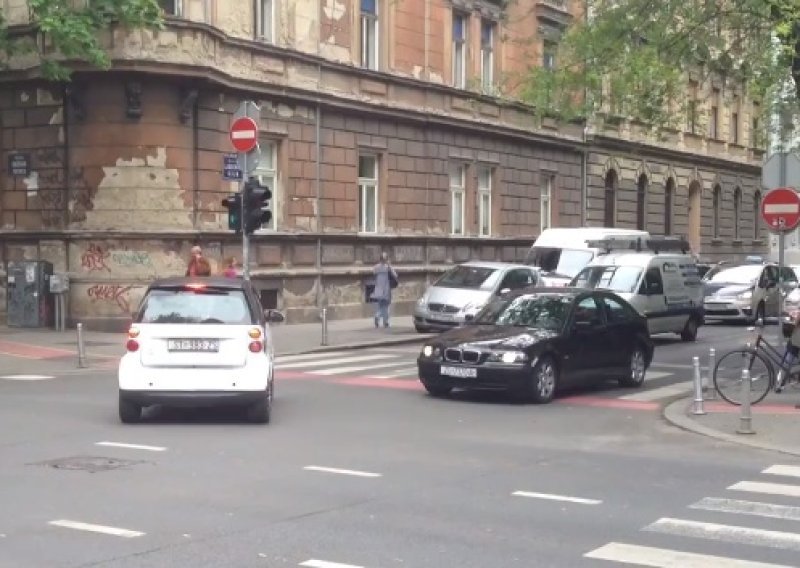 Ovako se u centru Zagreba unatrag izlazi iz jednosmjerne