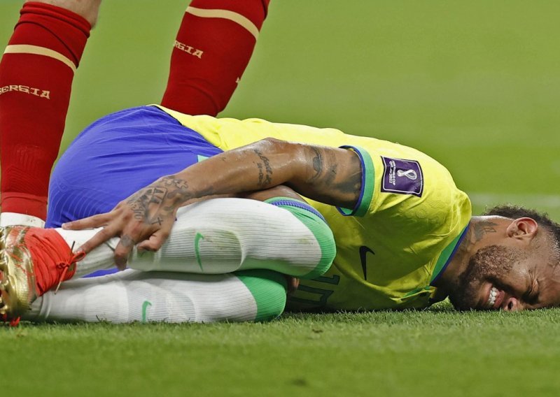 Neymar je na utakmici protiv Srbije teško ozlijeđen; Brazilci objavili kad bi se mogao vratiti na teren