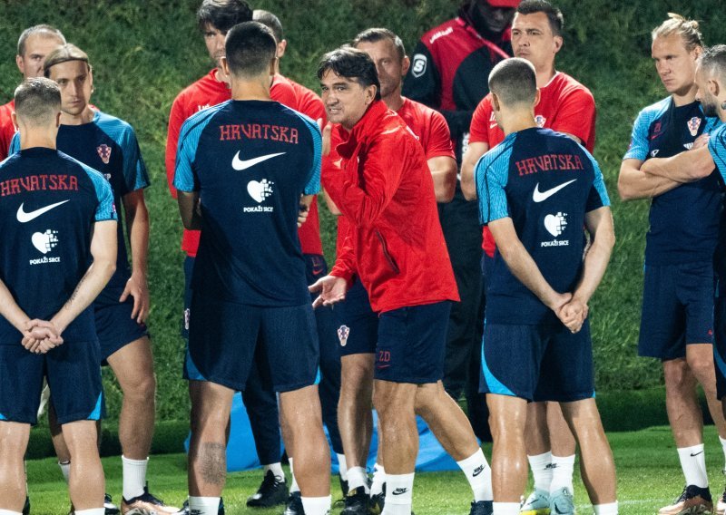 [FOTO] 'Vatreni' odradili večernji trening, a jedan je naš reprezentativac trenirao odvojeno od momčadi