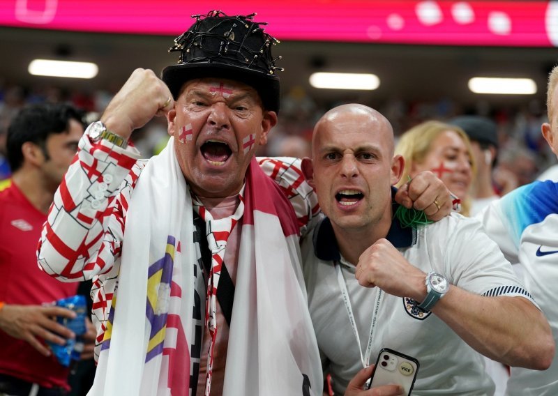 Dio engleskih navijača oglušio se na upozorenje, pa im je zbog uvredljive odjeće zabranjen ulazak na stadion