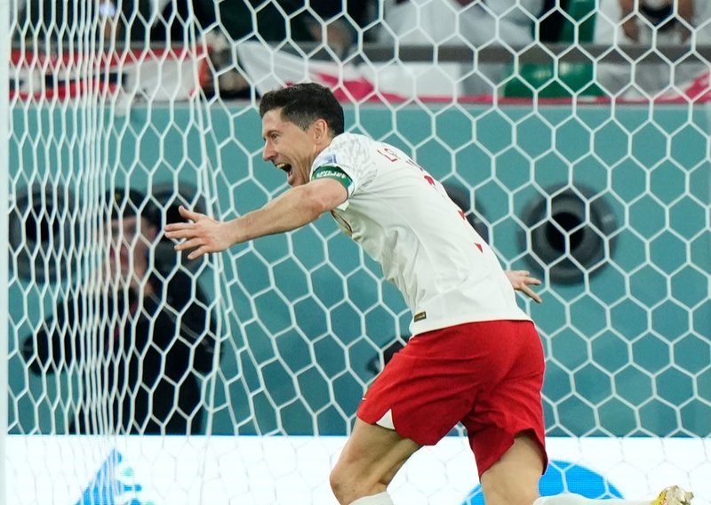 Saudijska Arabija imala više od igre i promašila penal, a Poljska zabijala. Lewandowski na rubu suza...