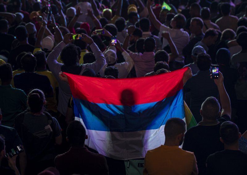 [FOTO] Srbi pod istragom Fife zbog zastave u svlačionici kojom svojataju Kosovo