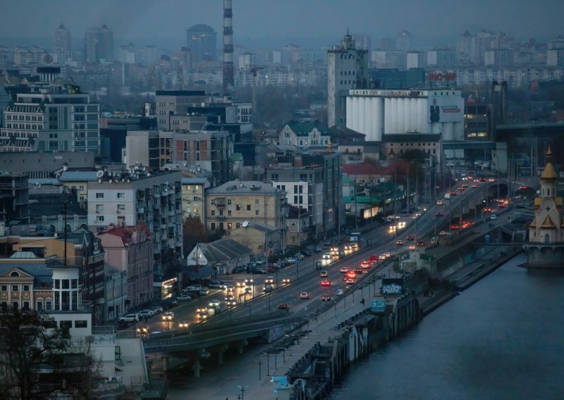 U gotovo cijeli Kijev ponovno vraćena struja