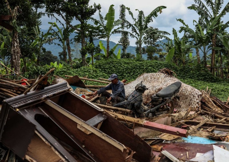 Broj smrtno stradalih u potresu u Indoneziji popeo se na 321