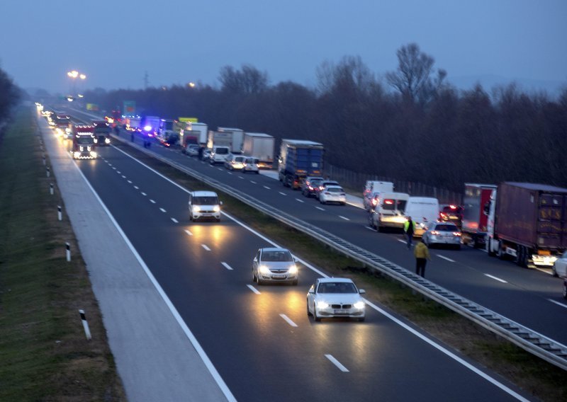 Upozorenje HAK-a: Višekilometarska kolona na A1 između Popovače i Križa