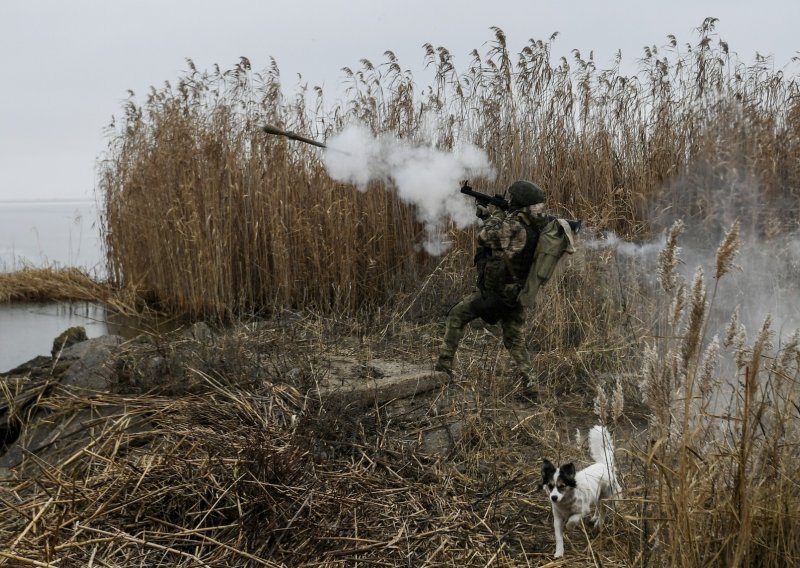 Ukrajina: Neprijateljska vojska povukla se iz određenih naselja oblasti Herson i nestala u šumi