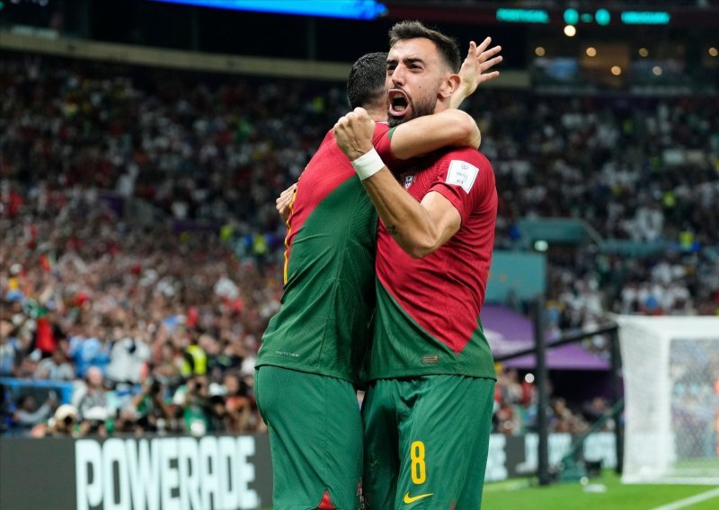 [FOTO] Portugal svladao Urugvaj i osigurao plasman u osminu finala; Cristiano Ronaldo ostao u sjeni bivšeg suigrača