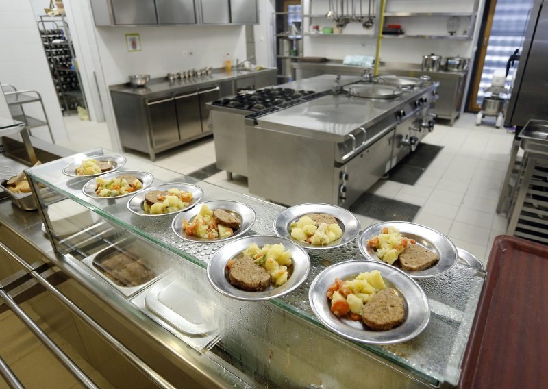 Za 311 tisuća učenika besplatan obrok od 9. siječnja, škole očekuju novac