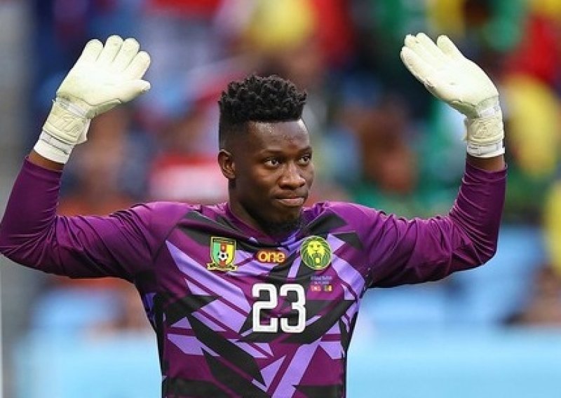 Kamerunski golman izbačen je iz reprezentacije, a sad je pojasnio što se dogodilo: Oni su moji nogometni očevi, poštujem njihovu odluku...