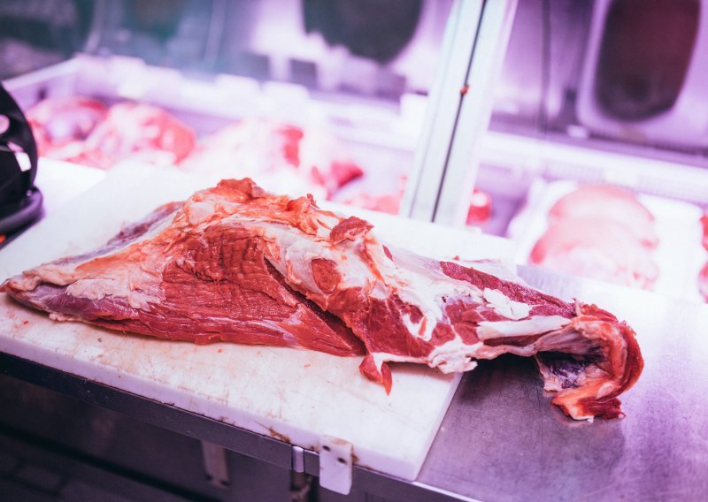 Kakvo meso uopće jedemo? Značajno pao broj provjera mesa na jako opasnu bolest, što se događa?