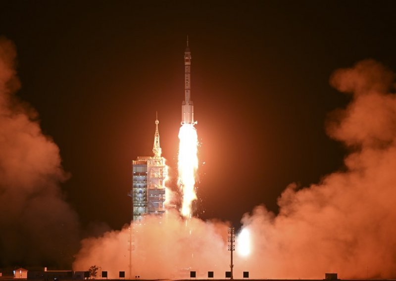 Kineski astronauti stigli do svemirske postaje Tiangong