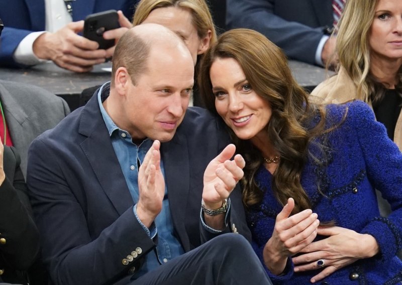 Službeni posjet Americi za Kate Middleton i princa Williama pretvara se u fijasko; publika ih izviždala, a ovakvom pozdravnom govoru nisu se nadali