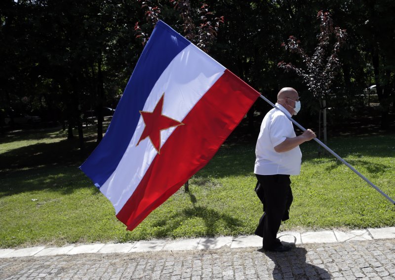 Muškarac koji je 'popio' prekršajnu prijavu zbog jugoslavenske zastave: Sljedeće godine ću je ponovo postaviti, i meni smeta ustašija