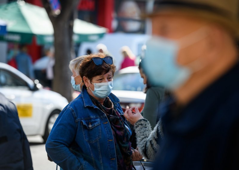 Produljena obaveza nošenja zaštitnih maski do 31. prosinca, odnosi se na sve