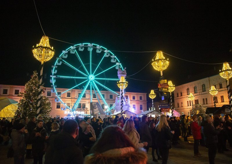 [FOTO] Na rođendan grada Osijeka, otvoren i blještavi Advent - evo što čeka posjetitelje
