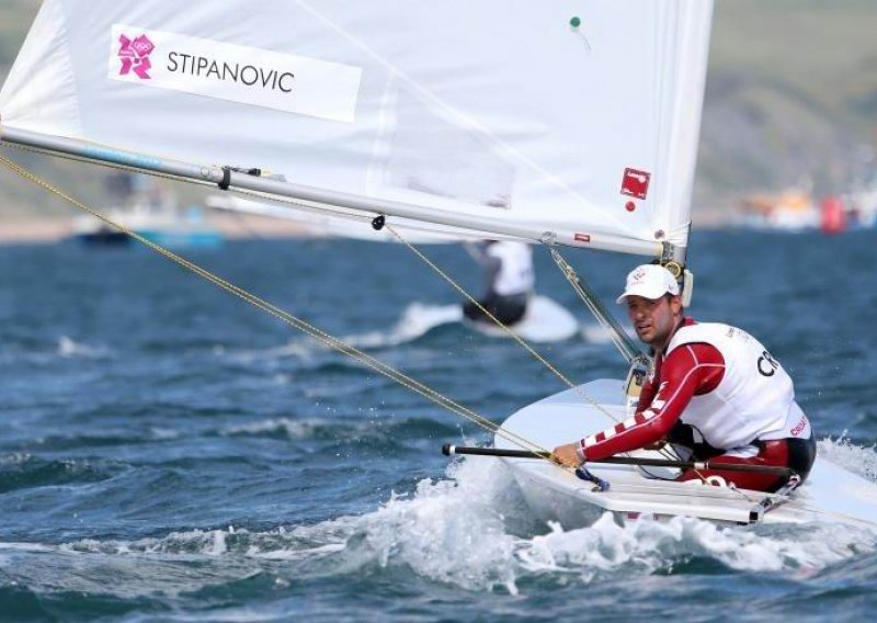 Stipanović i nakon drugog dana, čvrsto drži medalju