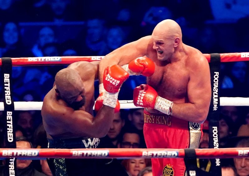 [VIDEO/FOTO] Tyson Fury još jednom obranio titulu; 'Kralj Cigana' istukao je Dereka Chisoru i natjerao suca da prekine meč