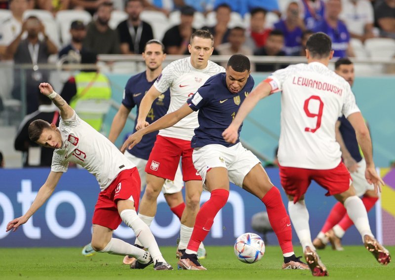 [FOTO] Francuzi u četvrtfinalu; Kylian Mbappe zabio dva gola, a Olivier Giroud postao rekorder