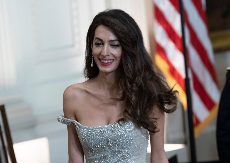 Mala, ali znakovita promjena: Amal Clooney osvježila izgled novom bojom kose