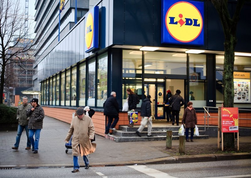 Lidl široke ruke: Potrebitima donirali osnovne proizvode i 30.000 eura
