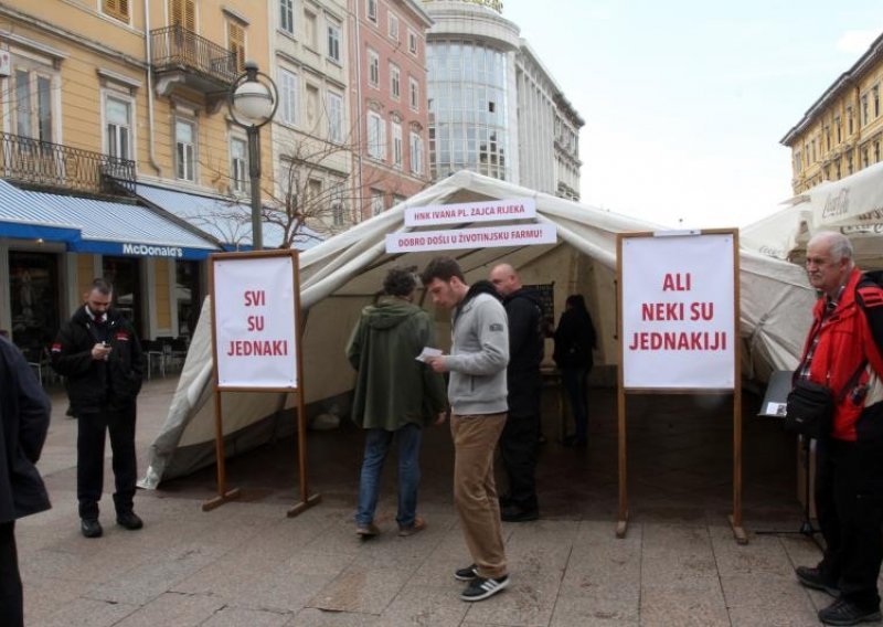 Frljić postavio šator na riječkom Korzu