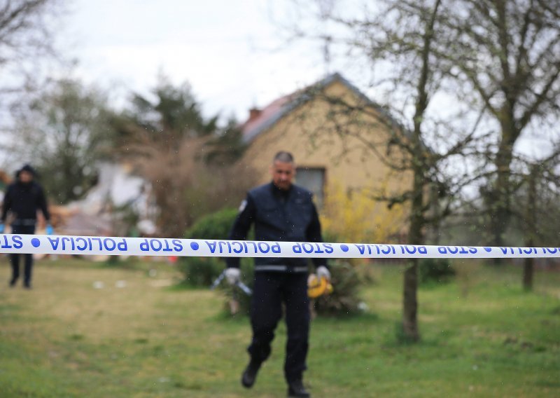 U gluho doba noći kod Vrgorca spašena žena. Policajci su veslali do nje golim rukama