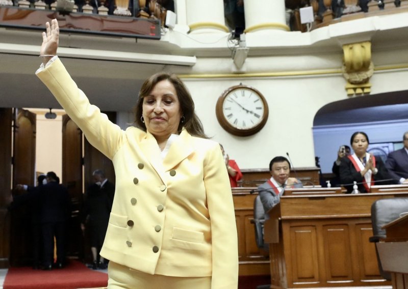 Dina Boluarte postala prva predsjednica Perua, obećava da će liječiti rane nacije