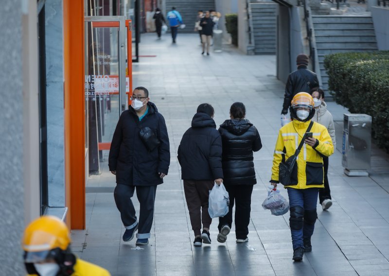 Stanovnici Pekinga i Šangaja vraćaju se na posao, na ulicama je opet živo: 'Spreman sam živjeti s pandemijom'