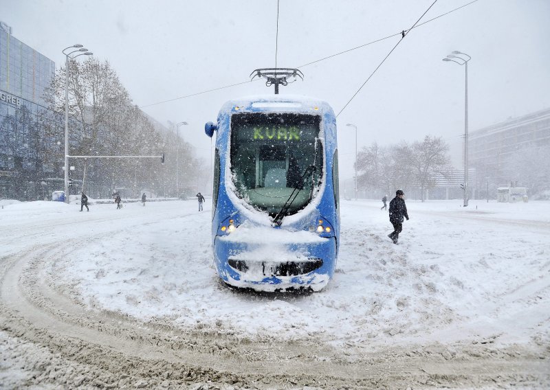 [FOTOPRIČA] Na današnji dan prije 10 godina tona snijega sručila se na Zagreb. Prisjetite se kako je to izgledalo