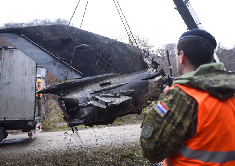 [FOTO] MORH objavio fotografije: Ovako izgleda olupina palog MiG-a
