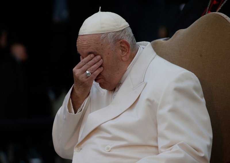 [FOTO/VIDEO] Papa Franjo se potpuno slomio: Zaplakao kad je tijekom molitve spomenuo Ukrajinu
