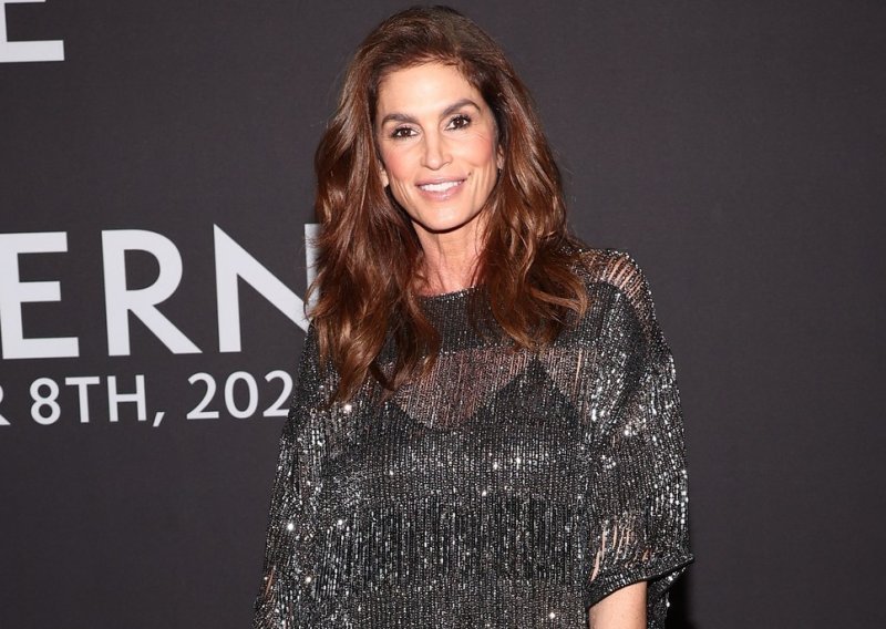 Teško da itko može zasjeniti Cindy Crawford: Slavni supermodel u šestom desetljeću izgleda nevjerojatno