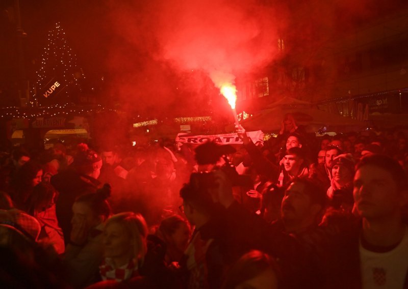 [FOTO] Hrvatski trgovi gore! Ovako se pratila napeta utakmica s Brazilom i slavilo veliku pobjedu!