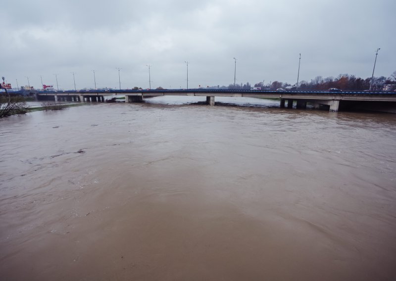 Nabujale rijeke na sjeverozapadu BiH prijete poplavama