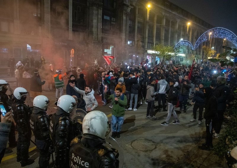 [FOTO/VIDEO] Nema mira za Bruxelles: Marokanski navijači ponovno divljali po gradu, intervenirala i policija