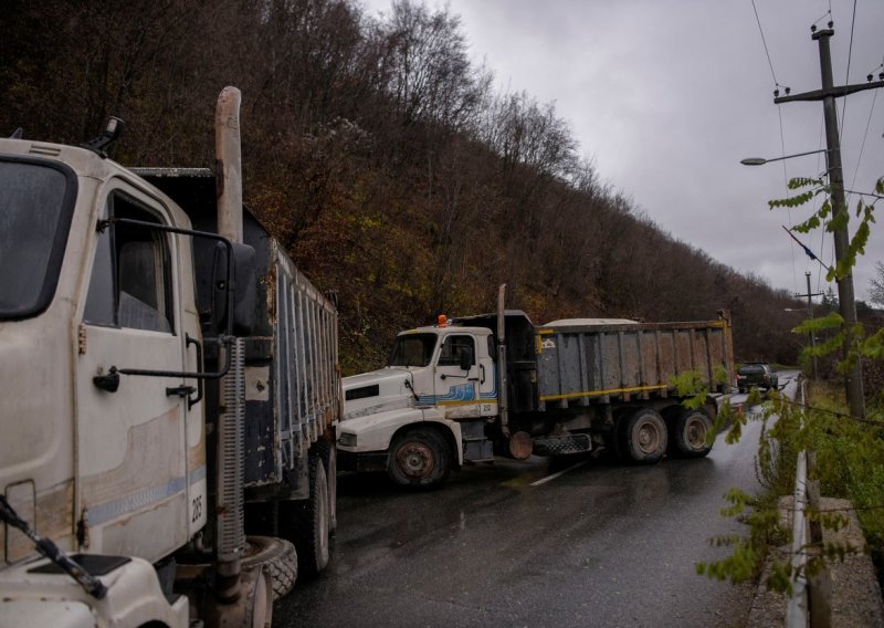 SAD i Britanija traže uklanjanje barikada na sjeveru Kosova