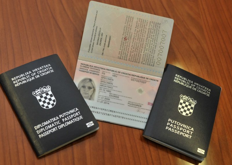 Hrvati će među prvima u EU moći mobitel koristiti i kao putovnicu