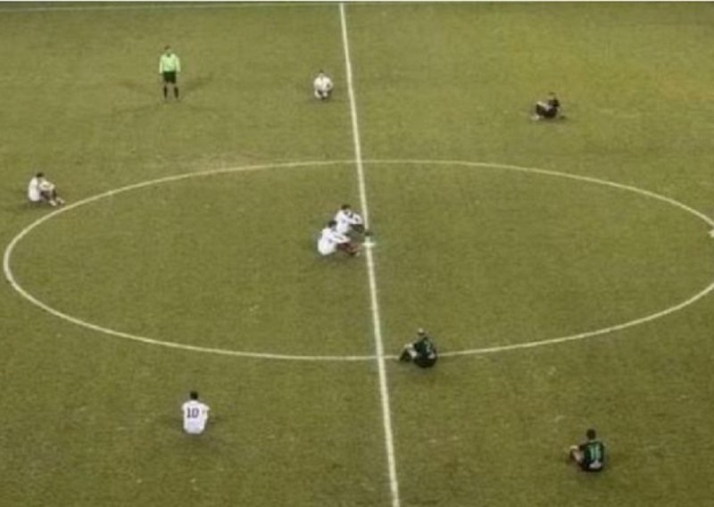 Ova je fotografija 'srušila' društvene mreže: Hrvatska i Maroko u finalu dok čekaju da prođe 120 minuta do penala...