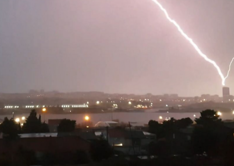 [VIDEO] Pogledajte kako izgleda udar munje u najvišu zgradu u Hrvatskoj