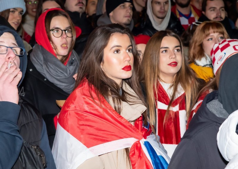 Navijači se razišli, dio ih ostao na glavnom zagrebačkom trgu i nakon poraza