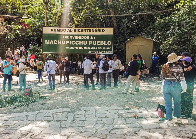 Neredi u Peruu: Stotine turista blokirane u slavnom Machu Picchuu
